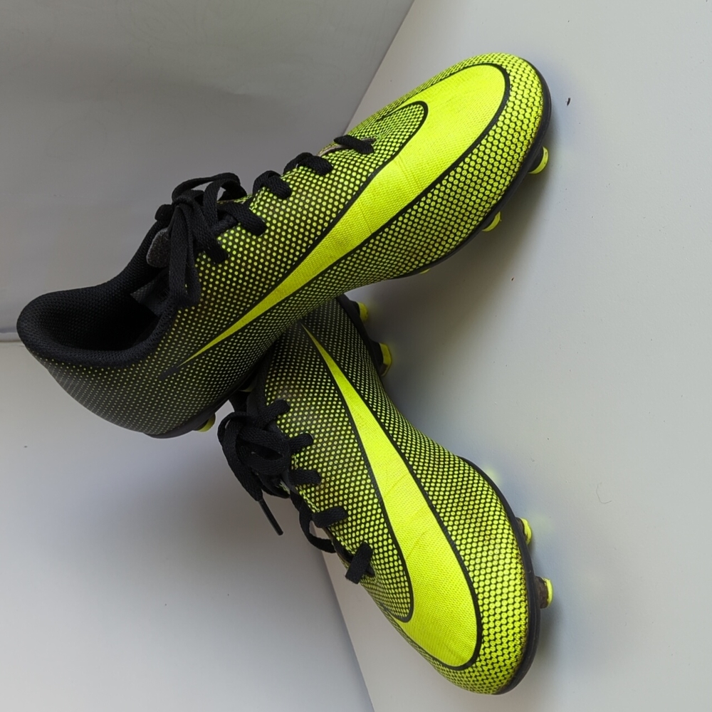 Nike Kids Jr Bravata ll FG soccer cleats Youth size 5